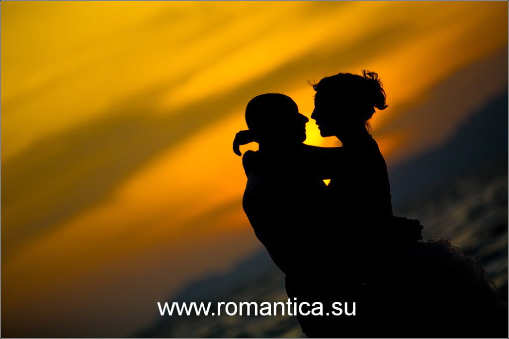 The islands of Koh Kood and Koh Mak are some of the most picturesque places in Thailand. Here, an atmosphere of privacy, peace and natural beauty reigns. Azure waters, white sand beaches, dense mangrove forests and majestic waterfalls create ideal conditions for a professional photo shoot.