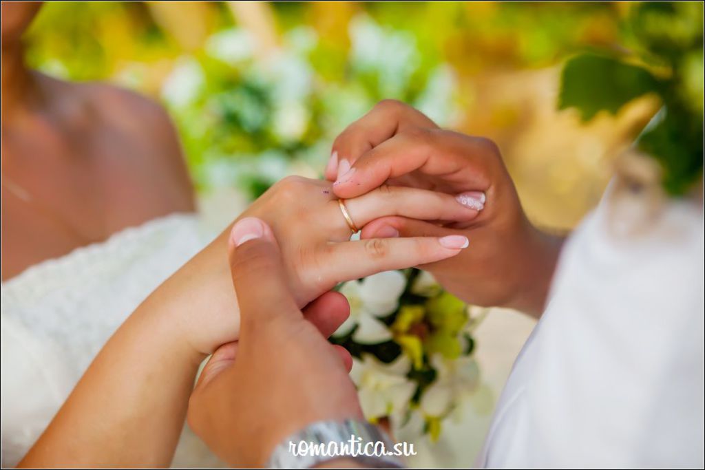 The islands of Koh Kood and Koh Mak are some of the most picturesque places in Thailand. Here, an atmosphere of privacy, peace and natural beauty reigns. Azure waters, white sand beaches, dense mangrove forests and majestic waterfalls create ideal conditions for a professional photo shoot.