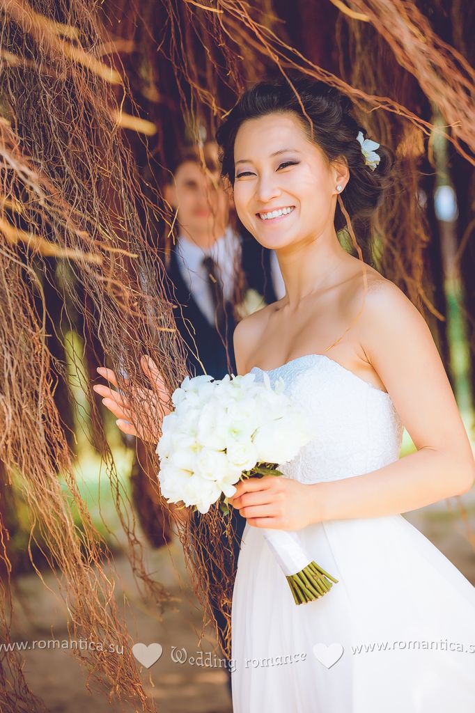 The islands of Koh Kood and Koh Mak are some of the most picturesque places in Thailand. Here, an atmosphere of privacy, peace and natural beauty reigns. Azure waters, white sand beaches, dense mangrove forests and majestic waterfalls create ideal conditions for a professional photo shoot.