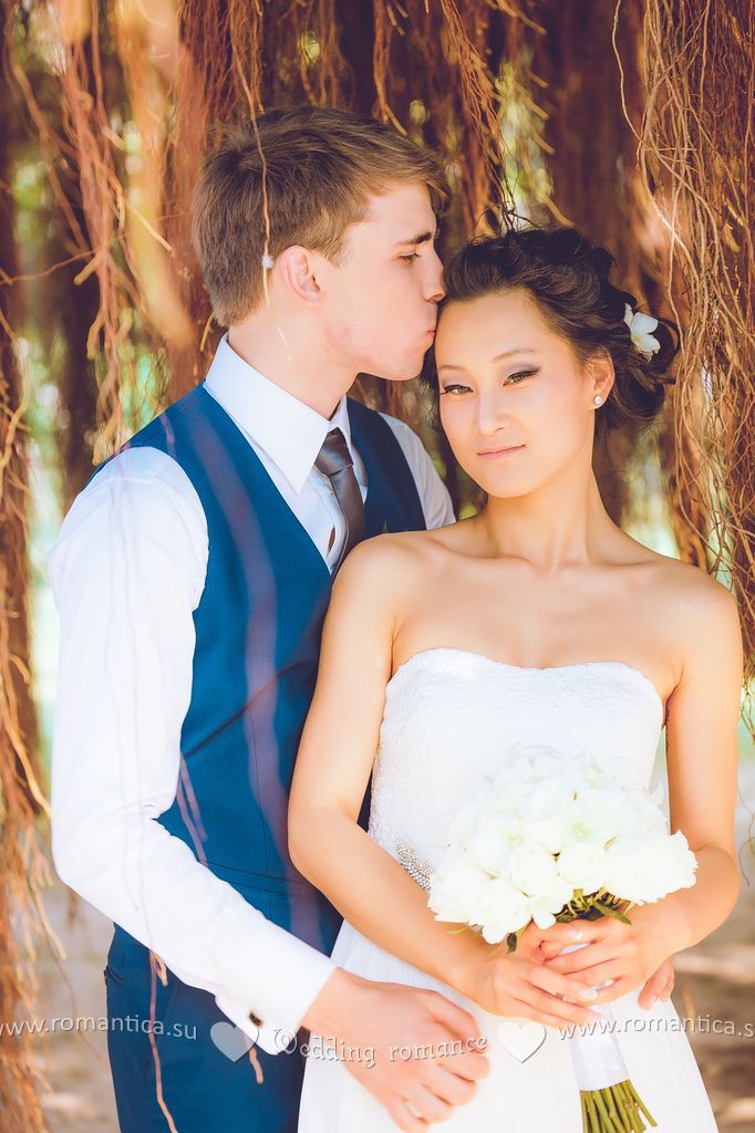 The islands of Koh Kood and Koh Mak are some of the most picturesque places in Thailand. Here, an atmosphere of privacy, peace and natural beauty reigns. Azure waters, white sand beaches, dense mangrove forests and majestic waterfalls create ideal conditions for a professional photo shoot.