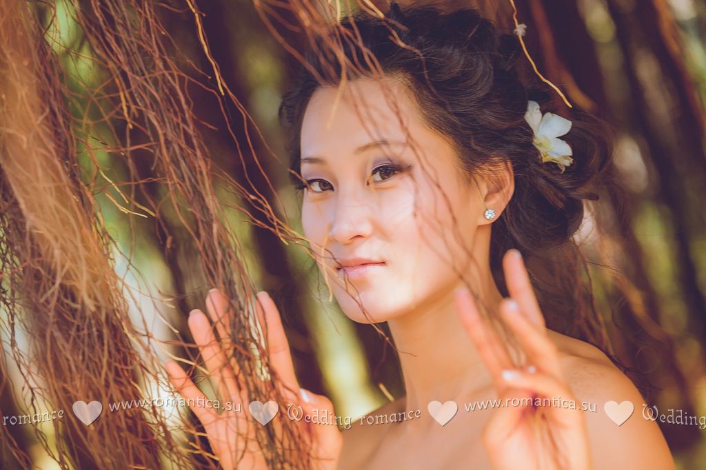 The islands of Koh Kood and Koh Mak are some of the most picturesque places in Thailand. Here, an atmosphere of privacy, peace and natural beauty reigns. Azure waters, white sand beaches, dense mangrove forests and majestic waterfalls create ideal conditions for a professional photo shoot.